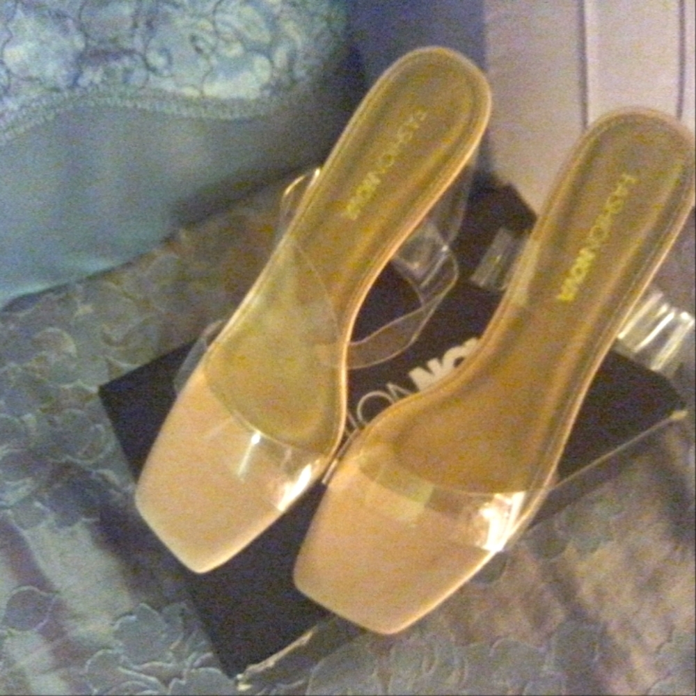 Clear bran new fashion Nova sandals